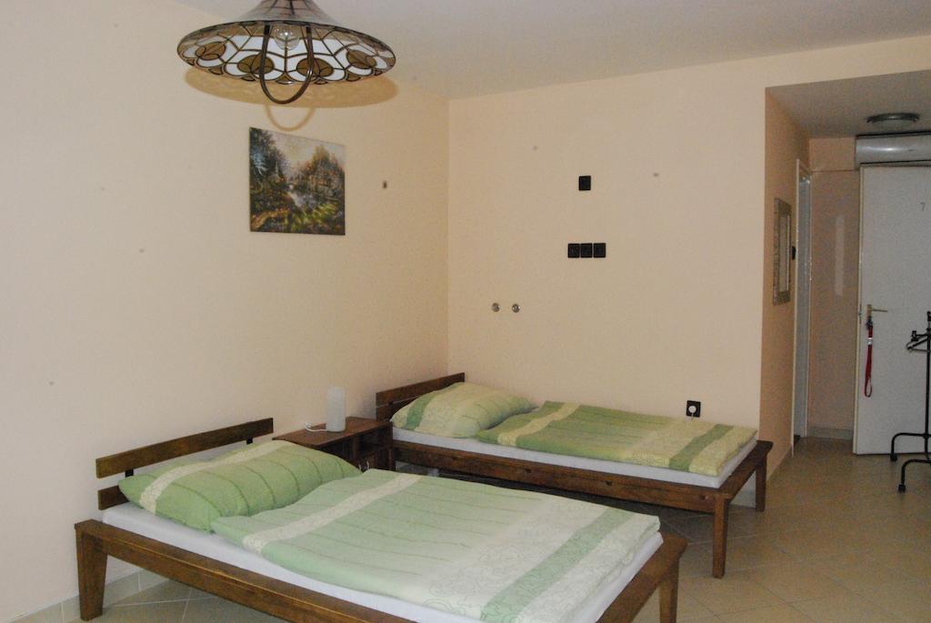 Karavan Panzio Ξενοδοχείο Κεσκεμέτ Δωμάτιο φωτογραφία